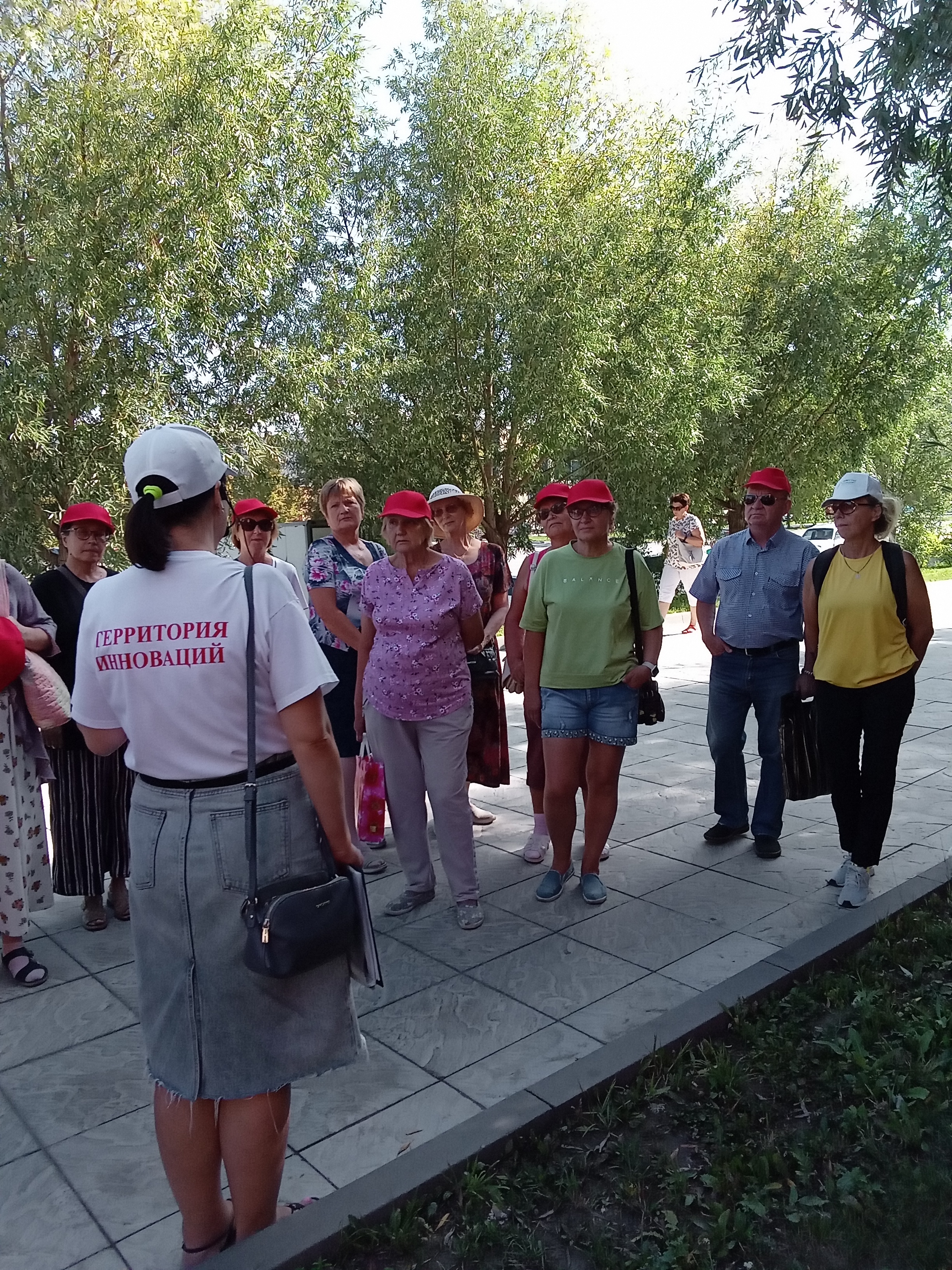 Союз пенсионеров поблагодарил Библиотеку Кольцово за экскурсию