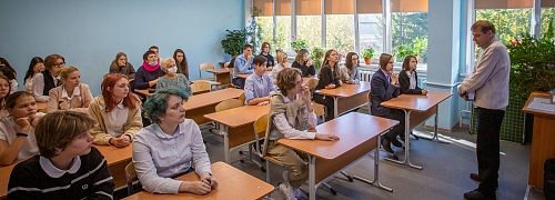 Библиотека Кольцово организовала встречу школьников наукограда с учёным-историком